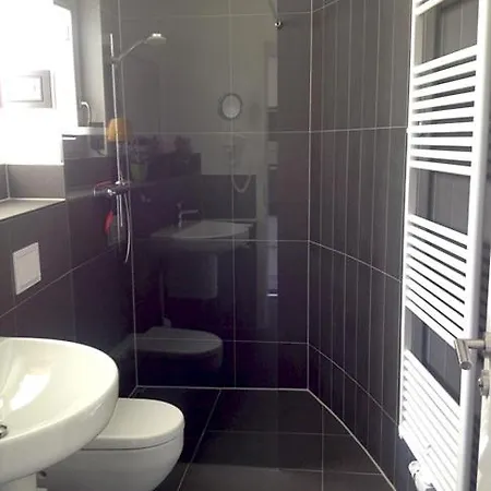 2 6, Lotsenstieg 2 *