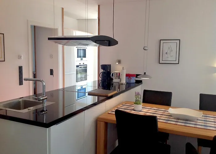 Apartment 2 6, Lotsenstieg 2 *